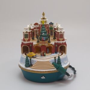 Hallmark 2005 City Walks Light And Motion Ornament